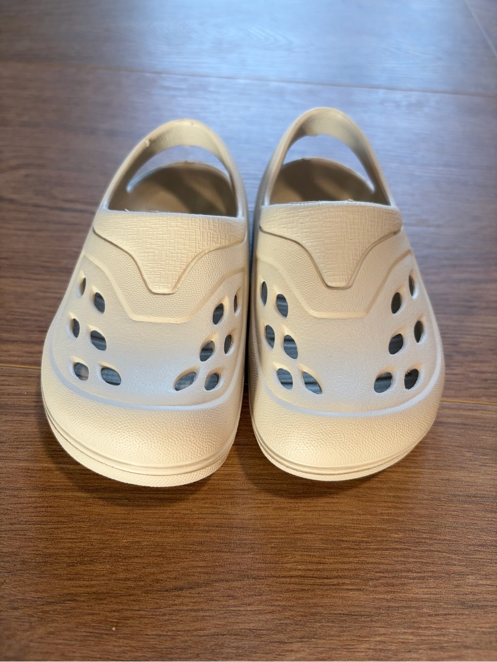 Kids Lightweight Slip-On Clogs in Cream